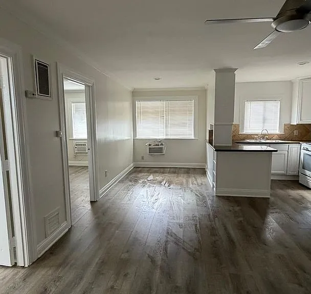 7305 Kester Ave — Photo 14