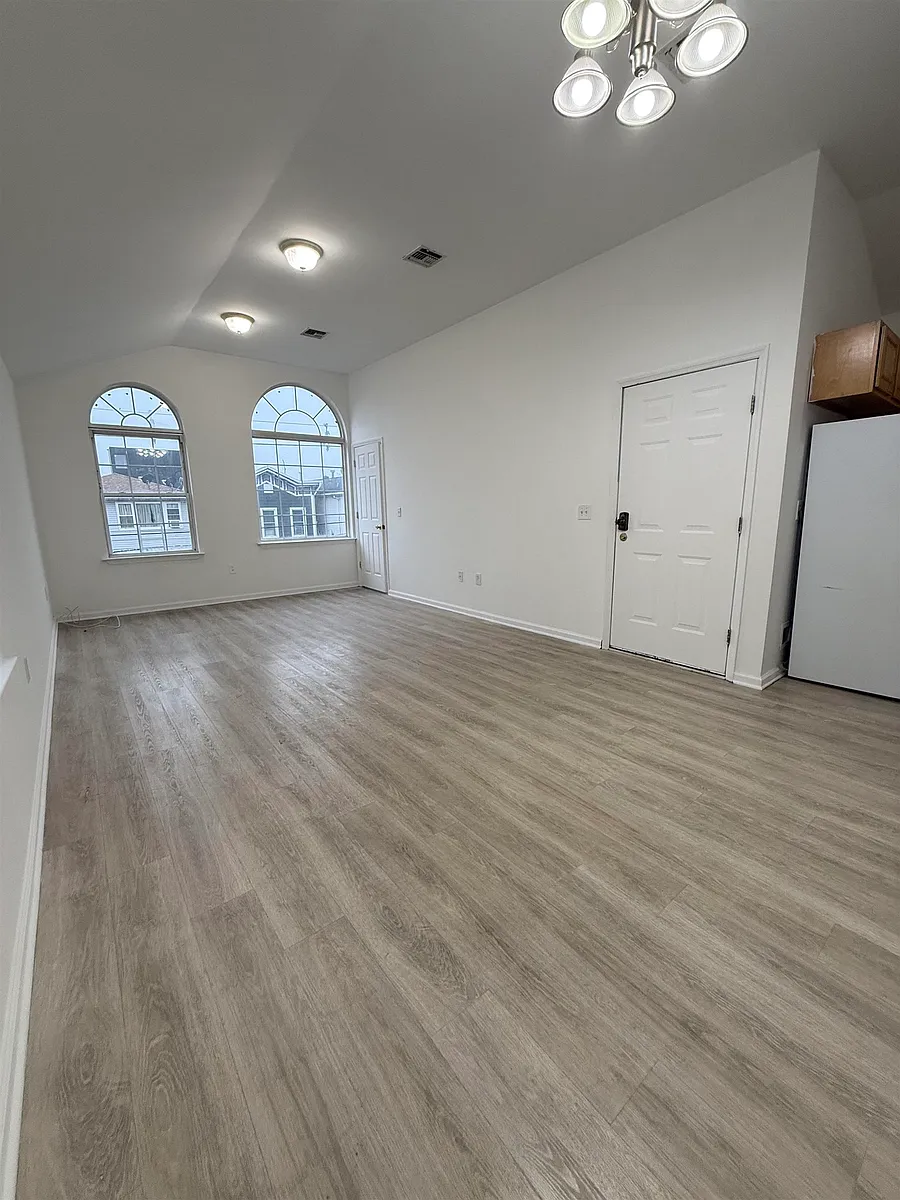 Building Photo - 36 Jewett Ave #2