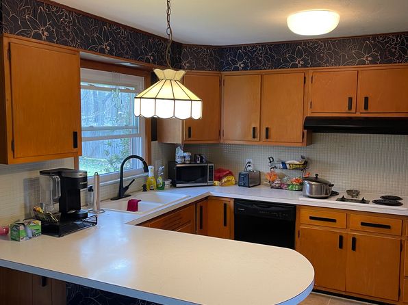 8429 Music St, Chagrin Falls, OH 44022