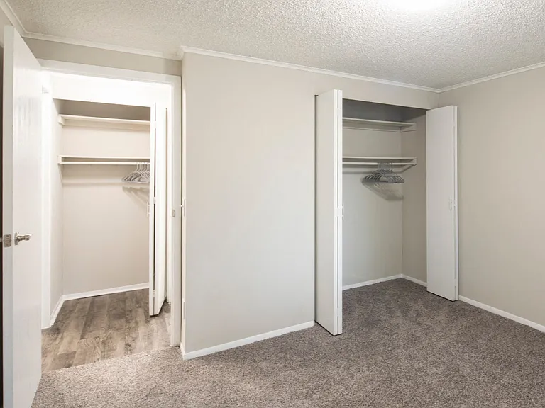 Sea Pines Apartments — Photo 15