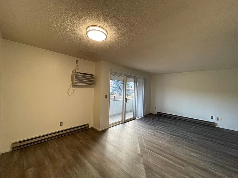 1004 E South St #6 — Photo 25