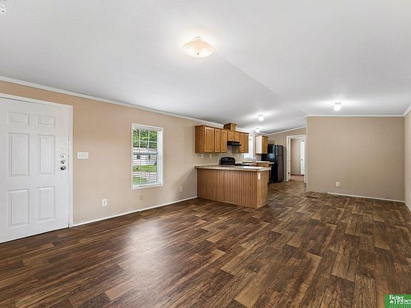 4th image of 1075 W 8th St #12