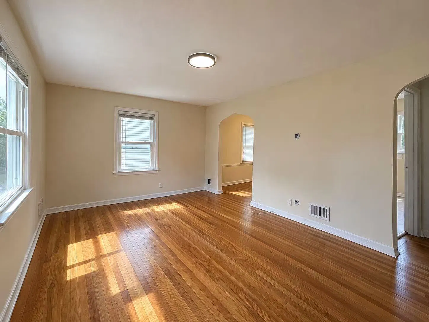 2 bed, 700 sqft, $2,800 — Photo 3