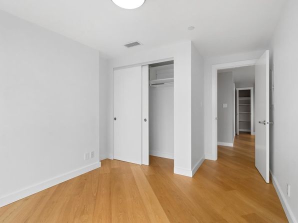 2 bedroom rental in Vancouver — photo 23
