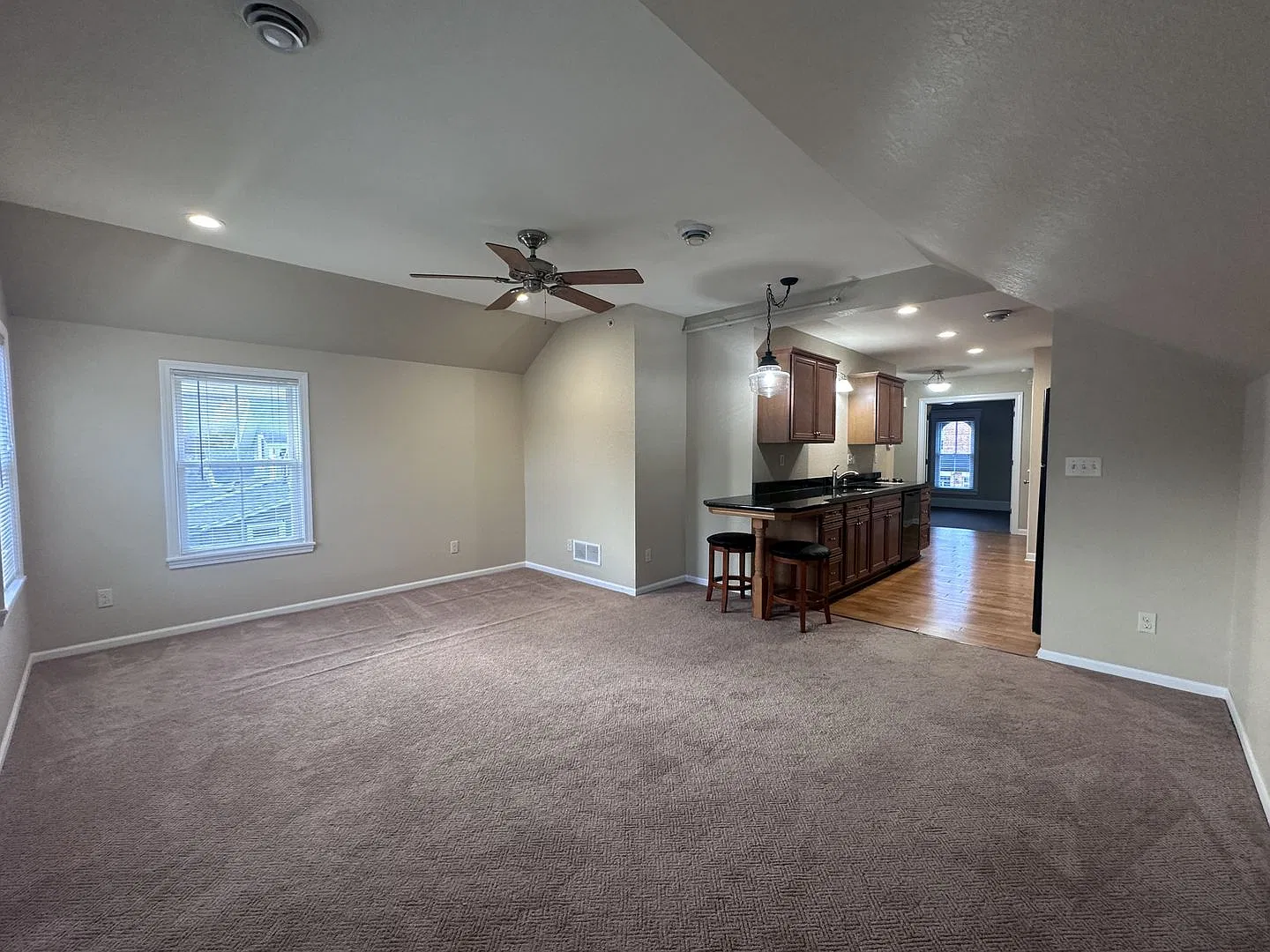 Upper Duplex In Pewaukee! — Photo 4