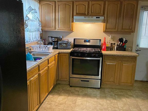 5th image of 639 NE Saint Johns St