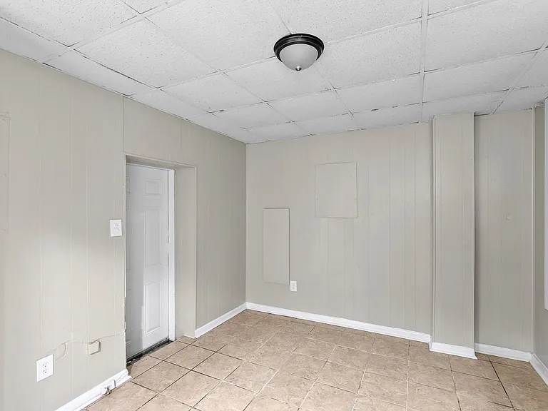 McCormic II Apartments — Photo 9