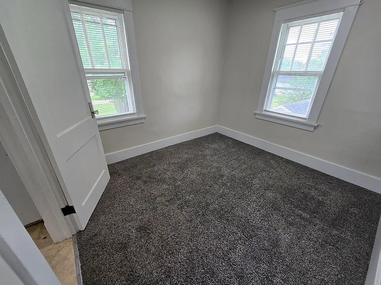 1109 Dousman St — Photo 11