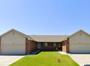 12713 E Willowgreen Cir, Wichita, KS 67207