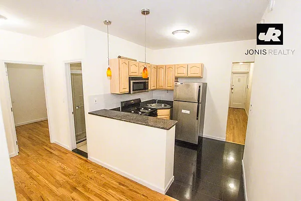 Rented by Jonis Realty | media 2