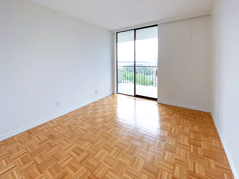 935 Marine Dr — Photo 26
