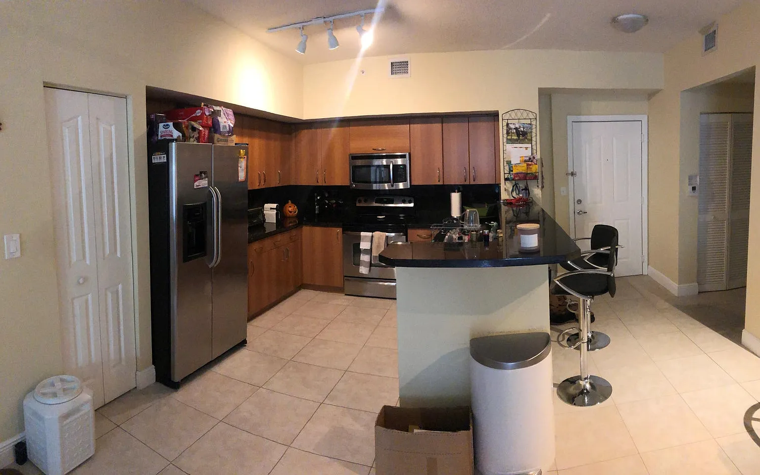 3 bed, 1243 sqft, $3,900 — Photo 1