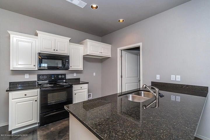 2nd image of 602 Yates St