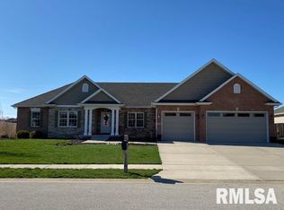 1104 Dogwood Ct, Sherman, IL 62684