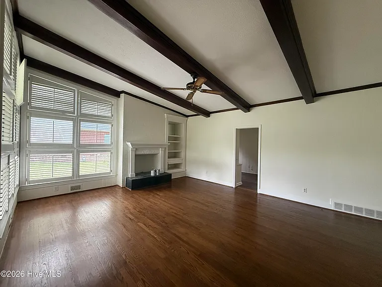 301 Graham St — Photo 2