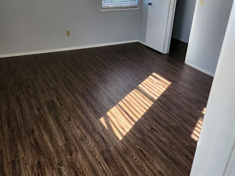 102 Gatewood Ln — Photo 2