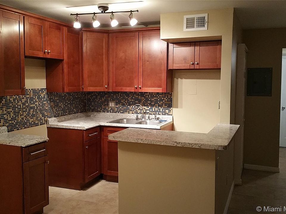 1st image of 425 NW 210th St APT 102