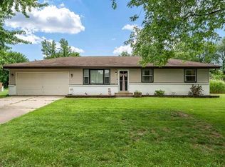 819 Greglynn St, Machesney Park, IL 61115