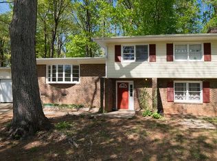 321 Foxcroft Dr, Winston Salem, NC 27103