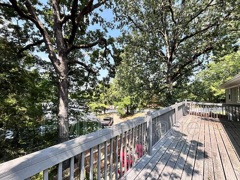1139 N Sunset Dr — Photo 17