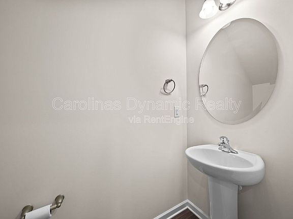 3rd image of 711 Lackey St