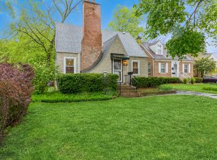 8451 Harms Rd, Skokie, IL 60077