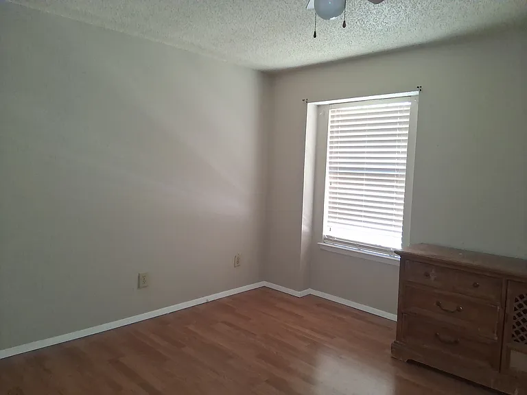 910 Southmoor Dr #910 — Photo 4