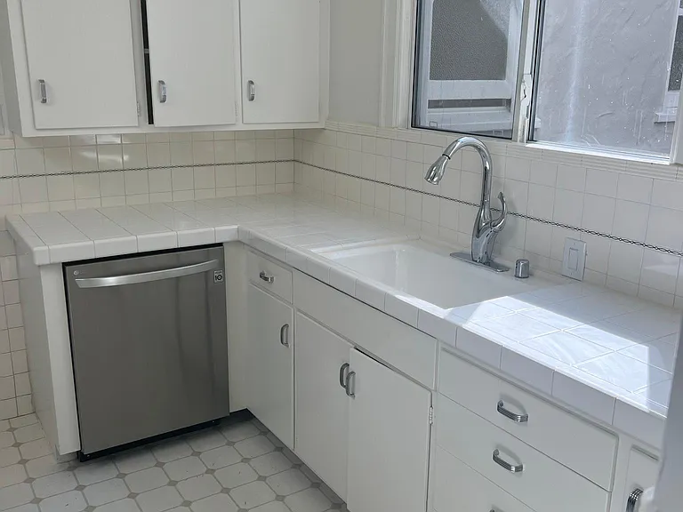 2645 Chestnut St — Photo 12