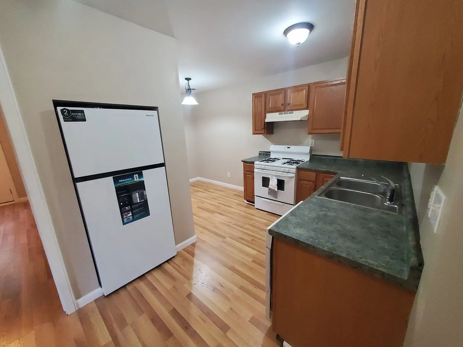 2 bed, 1.0 bath, 850 sqft, $950 — Photo 3