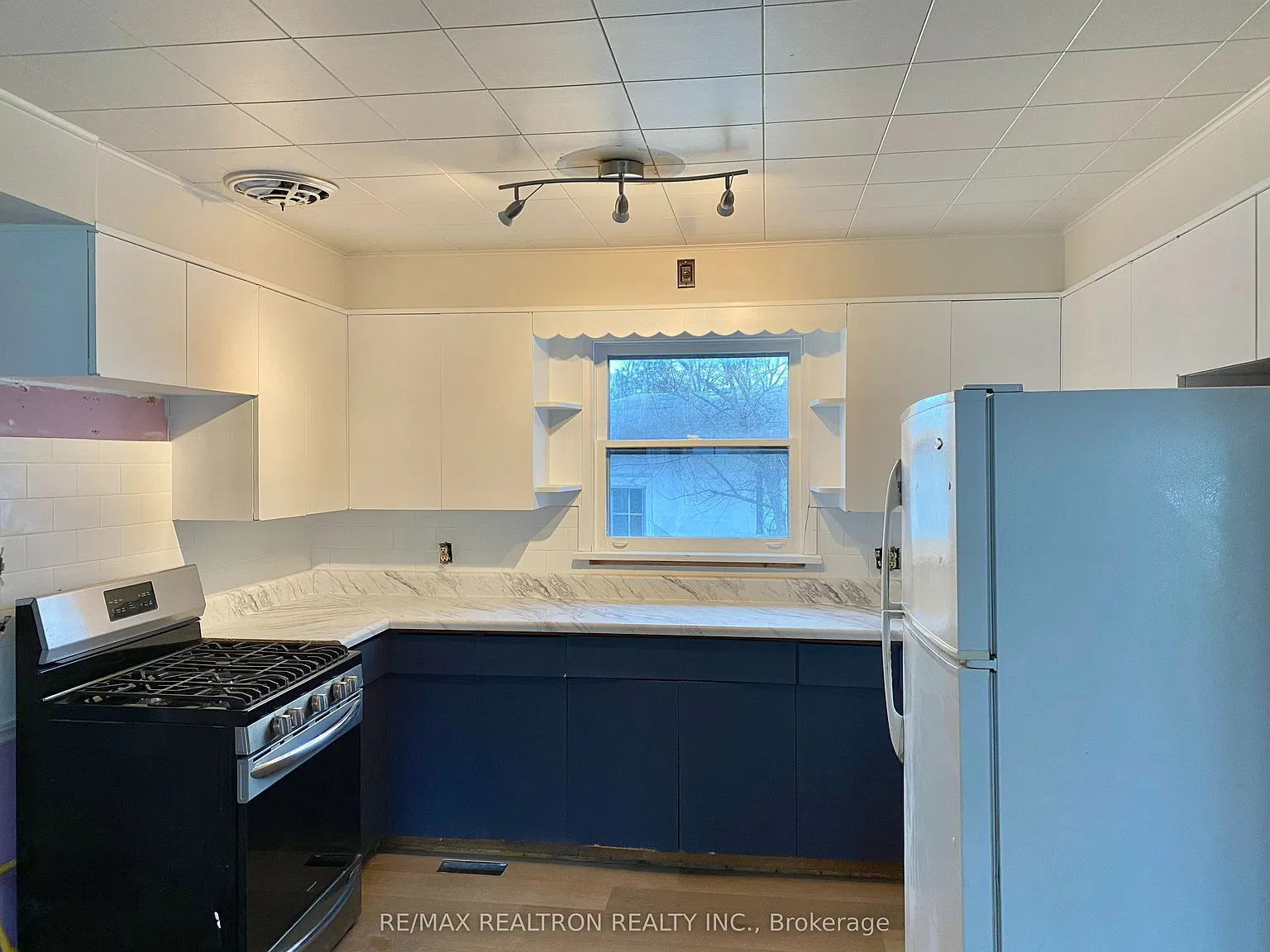 5 bed, $2,180 — Photo 2