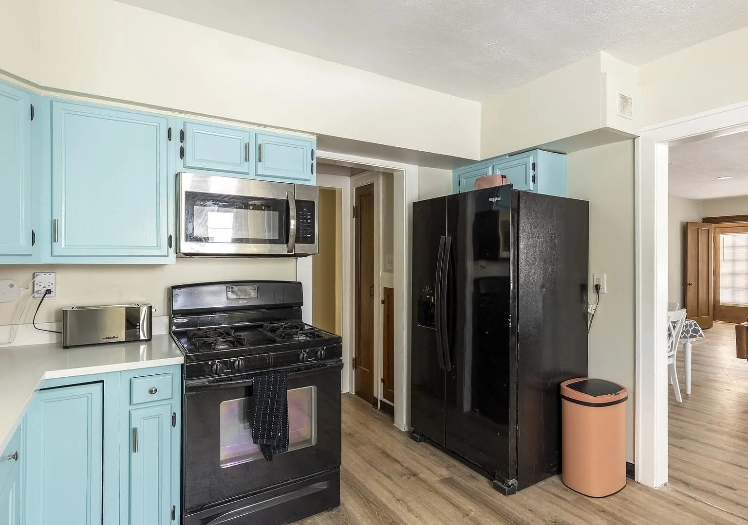 4 bed, 2.5 bath, 1800 sqft, $836 — Photo 1