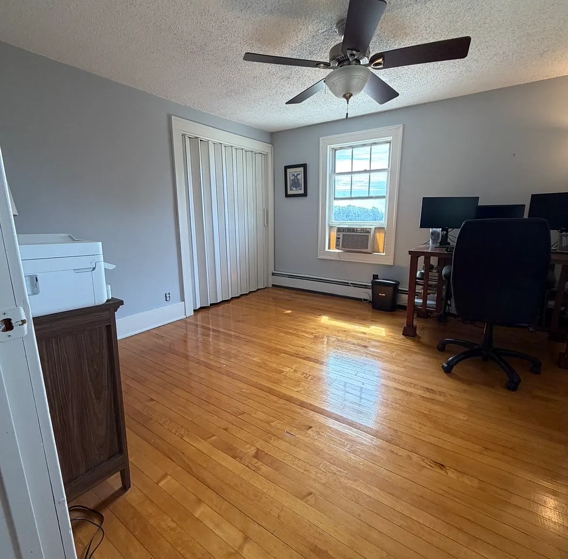 4 bed, 1.5 bath, 1575 sqft, $2,500 — Photo 4