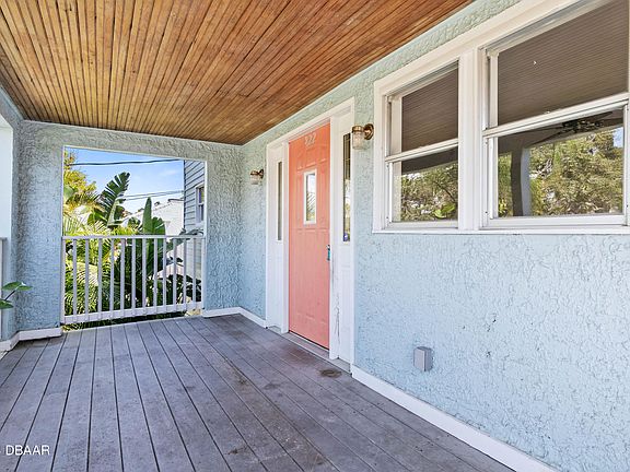 4th image of 822 & 824 N Wild Olive Ave
