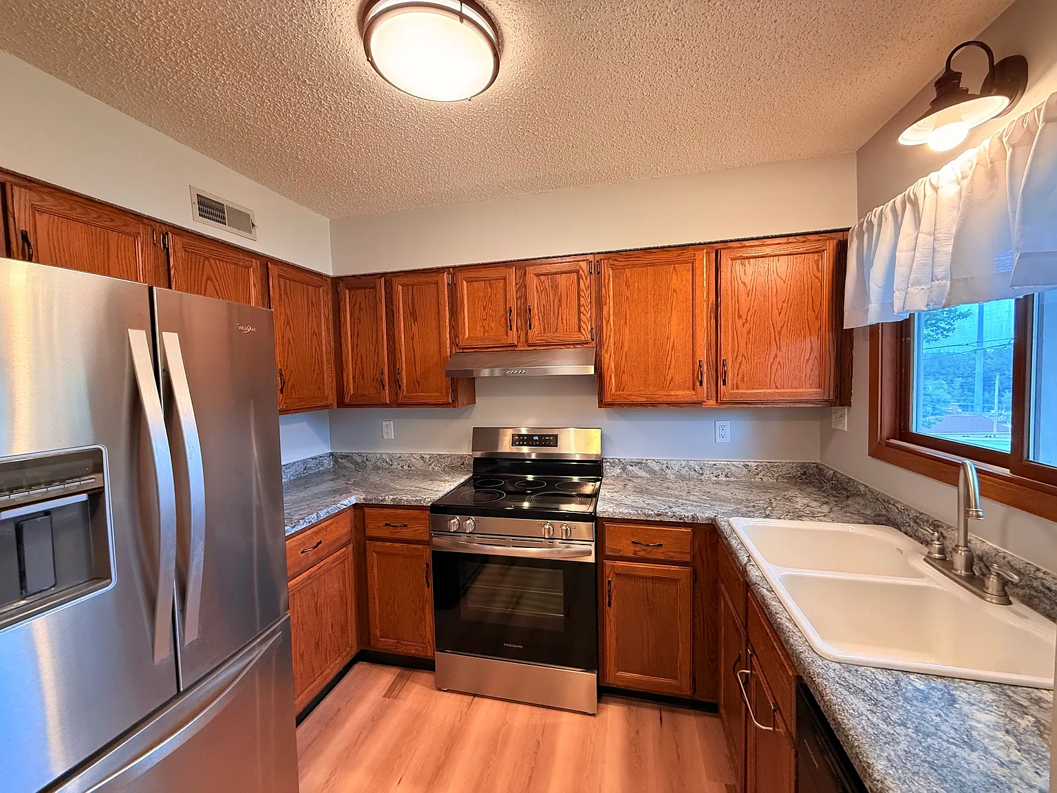 3 bed, 1142 sqft, $1,800 — Photo 4