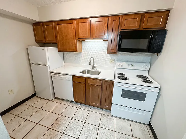 229 N Craig St — Photo 4