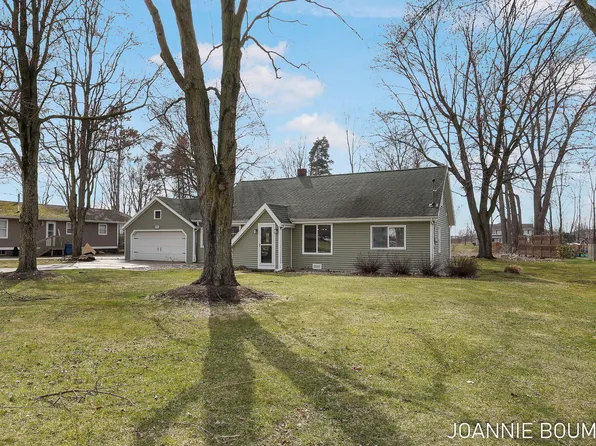153 River St, Coopersville, MI 49404