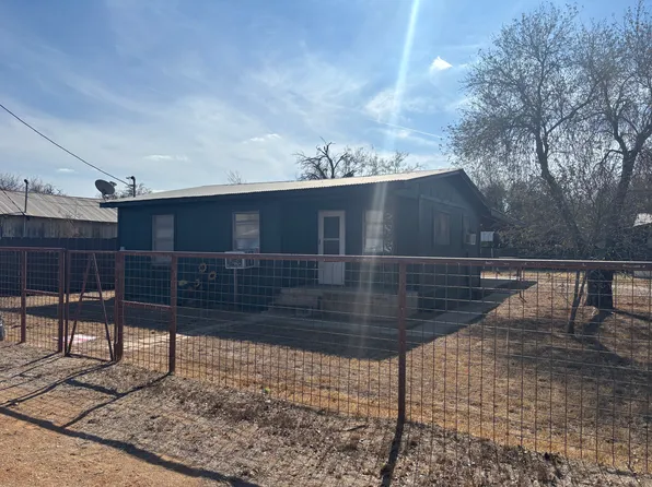 604 Johnston St, Cotulla, TX 78014