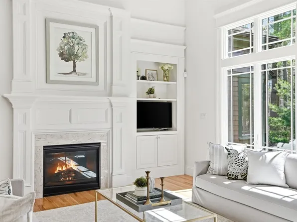 95 Black Rock Dr, Hingham, MA 02043