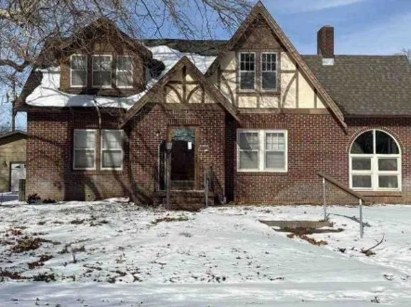 328 E 16th Ave, Hutchinson, KS 67501