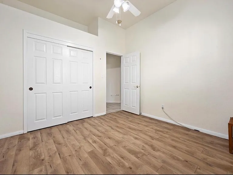 Mirage Dr — Photo 3