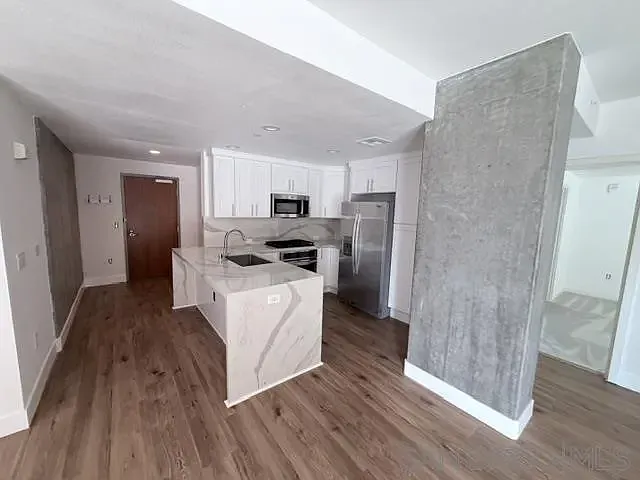 800 The Mark Ln #208 — Photo 2