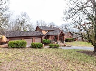 8690 Woodland Ter, Lenexa, KS 66220