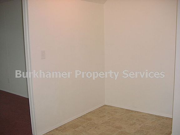 5th image of 105 W King St APT 4