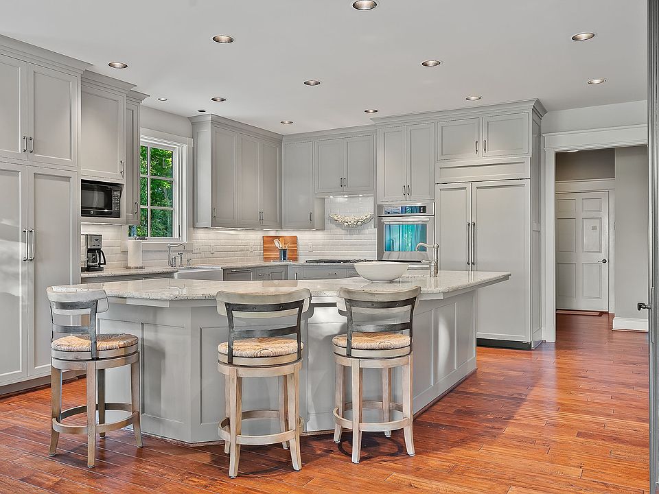13th image of 415 Summer Breeze Dr