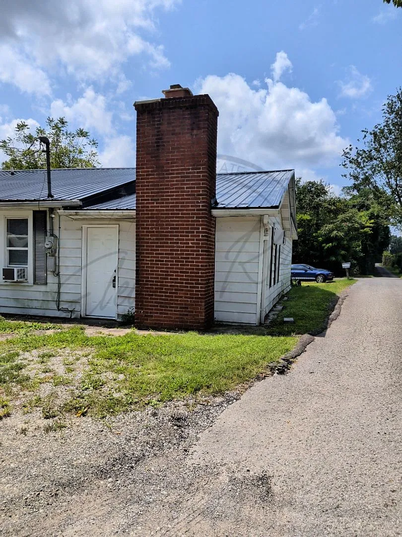 Special: 1/2 Off First Months Rent For Lovely Ranch 3 Bedroom Duplex! — Photo 4