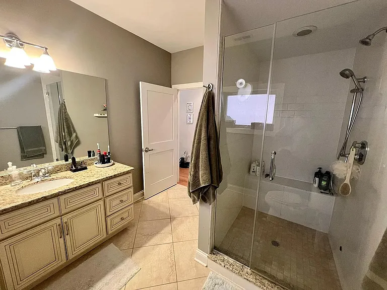 2352 W Byron St #301 — Photo 19