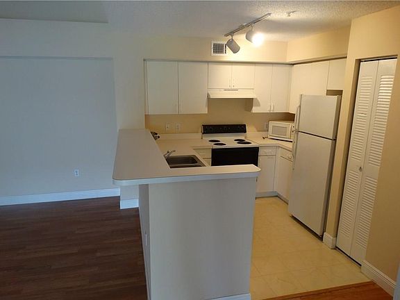 4th image of 4440 NW 107th Ave #2057