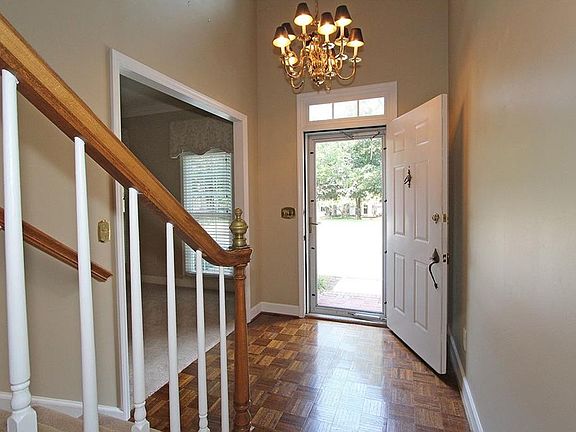 3rd image of 3815 Savannah Sq E