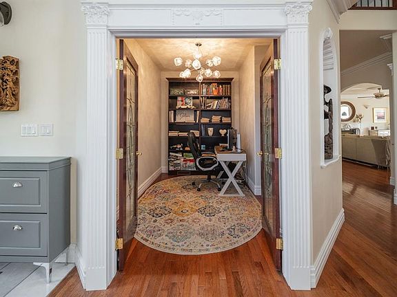5th image of 117 N Burton Pl