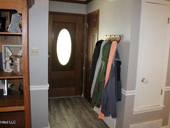3rd image of 644 Eaglewood Dr